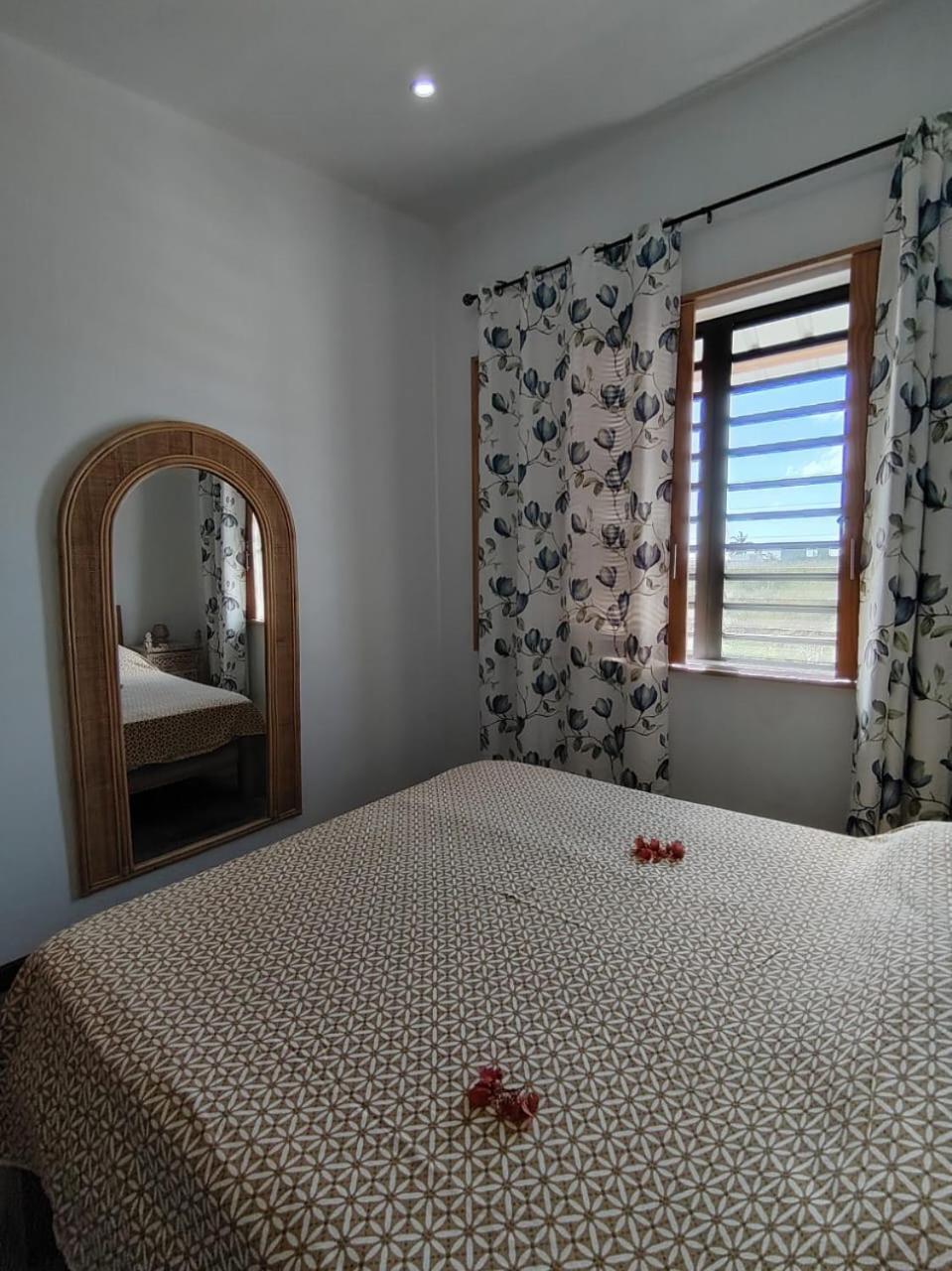 Appartement Le P'tit Bohneur à Trou-aux-Biches Extérieur photo